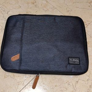 LAPTOP SLEEVE